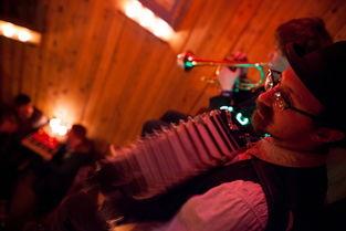 疯狂酒吧在线观看,激情狂欢，尽享视听盛宴