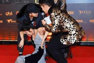 女明星走红毯冻晕倒,女明星走红毯冻晕瞬间引发关注