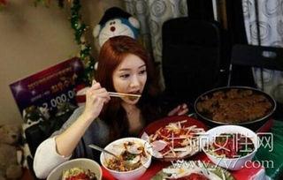 穷人吃饭视频采访女网红,女网红访谈穷人家常饭桌